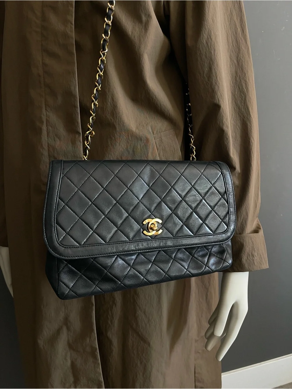 Vintage Chanel Diana Medium Black Lambskin 24K Gold CC Flap Shoulder Bag w/ Card